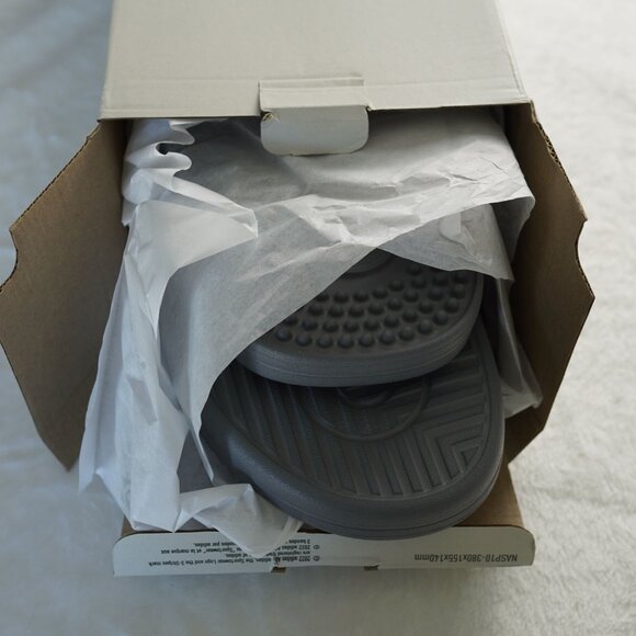 Adidas Adissage Slides‎ Men’s Size 18 Gray White Massage Sandals New in Box - Picture 1 of 7